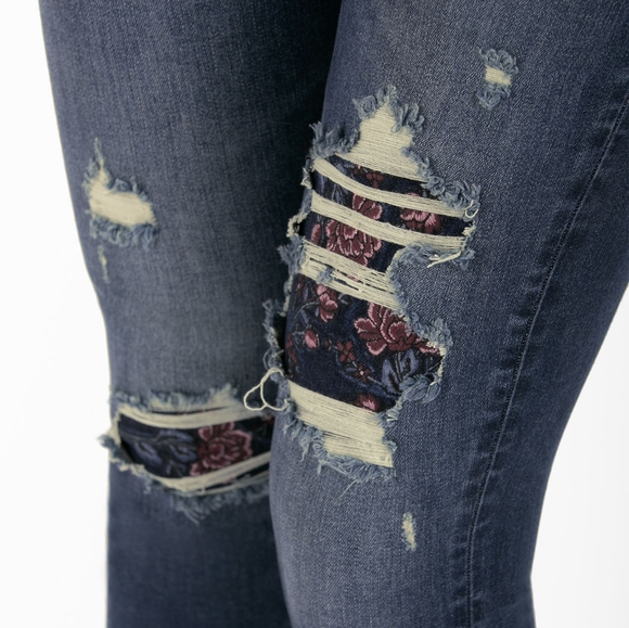 Silver Jeans Avery High Rise Slim Leg Jeans - Picture 3 of 10